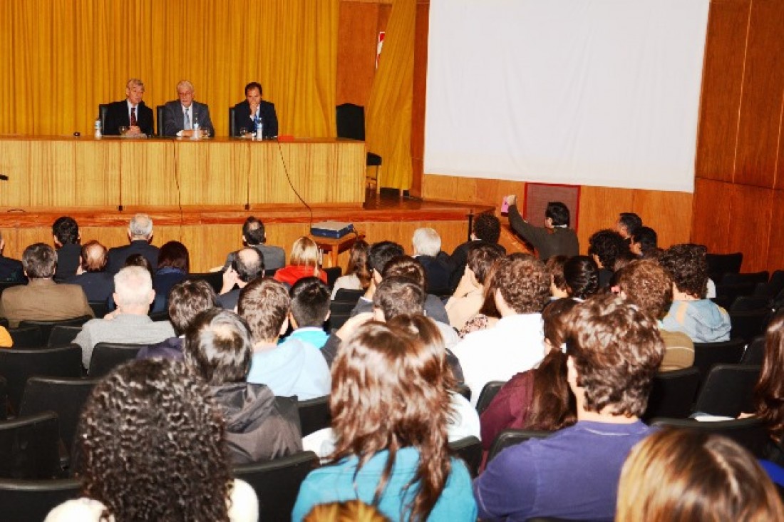 imagen Debatieron en la UNCuyo sobre energía y desarrollo sustentable