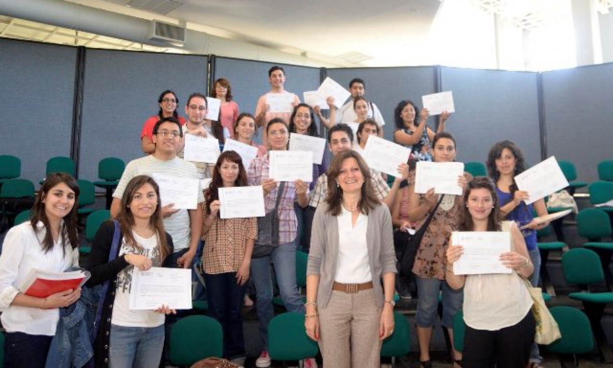 imagen 61 estudiantes recibieron becas para finalizar su carrera