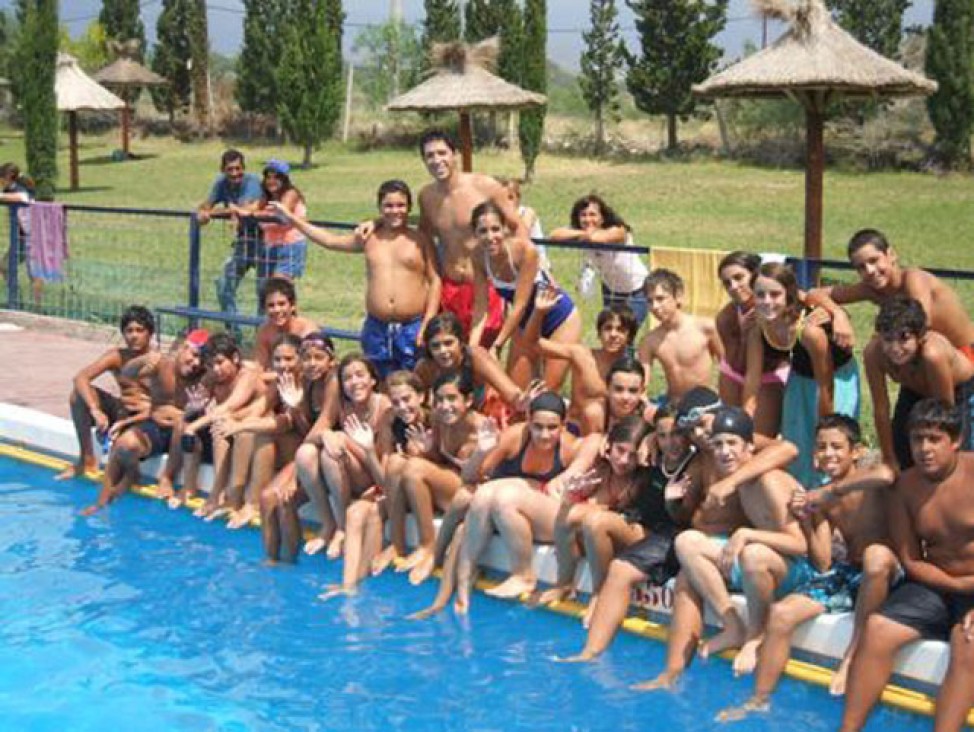 imagen Una cena y una obra para compartir el cierre de la Escuela de la Verano 