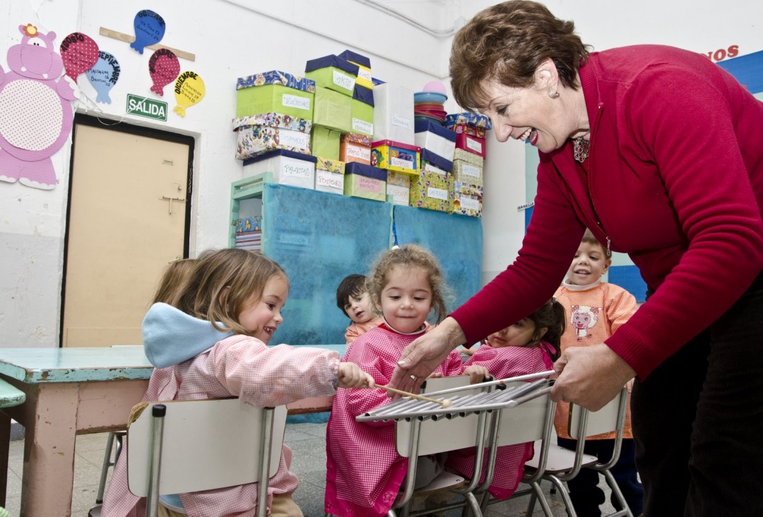 imagen Dictan curso que enseña a estimular a bebés con sonidos