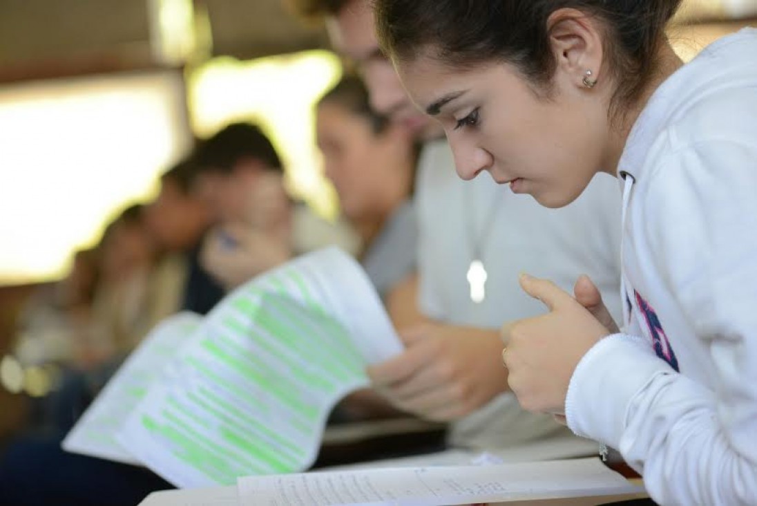 imagen Anotan para examen de portugués como lengua extranjera