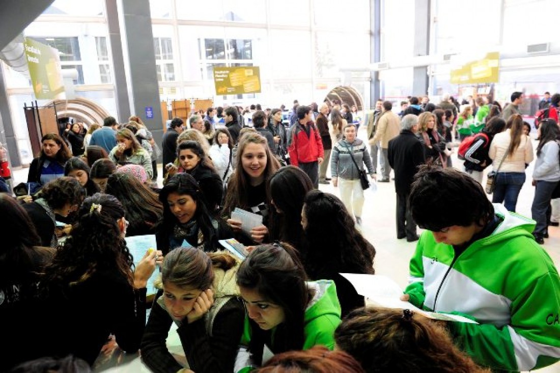 imagen Exposición de carreras de la UNCuyo, UTN e Institutos de Educación Superior de la DGE