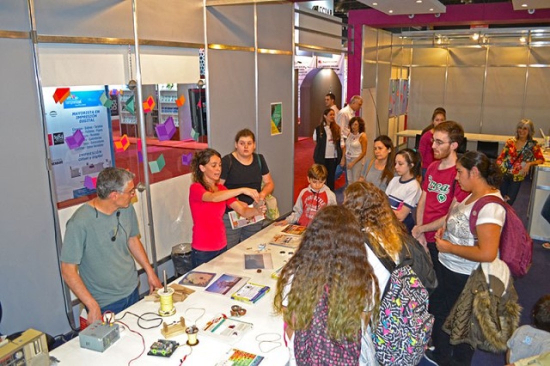 imagen Mostrarán experimentos del Balseiro en la Feria del Libro