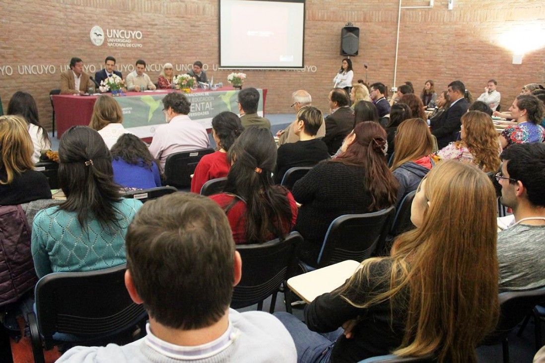 imagen Especialistas debatieron sobre gestión y educación ambiental