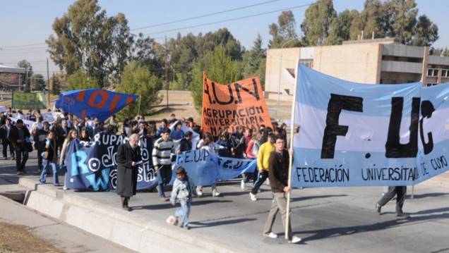 imagen Acto de la FUC en defensa de los terrenos de la UNCuyo