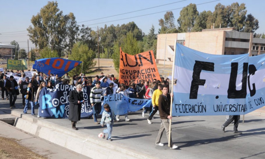imagen Acto de la FUC en defensa de los terrenos de la UNCuyo