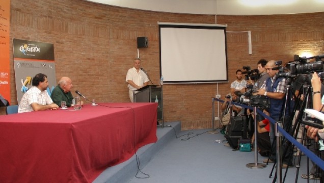 imagen Eduardo Galeano dialogó con la prensa en la UNCuyo 