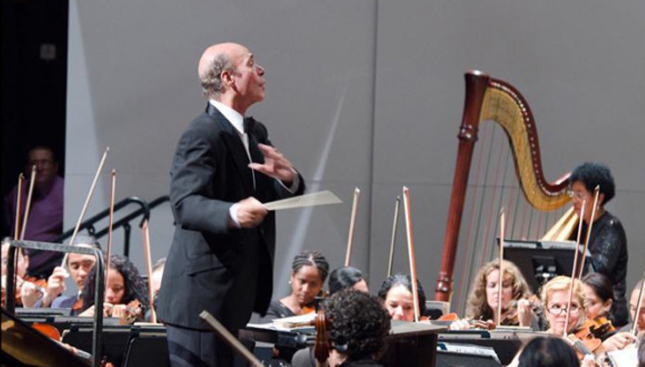 imagen Concierto del Coro Universitario con director cubano