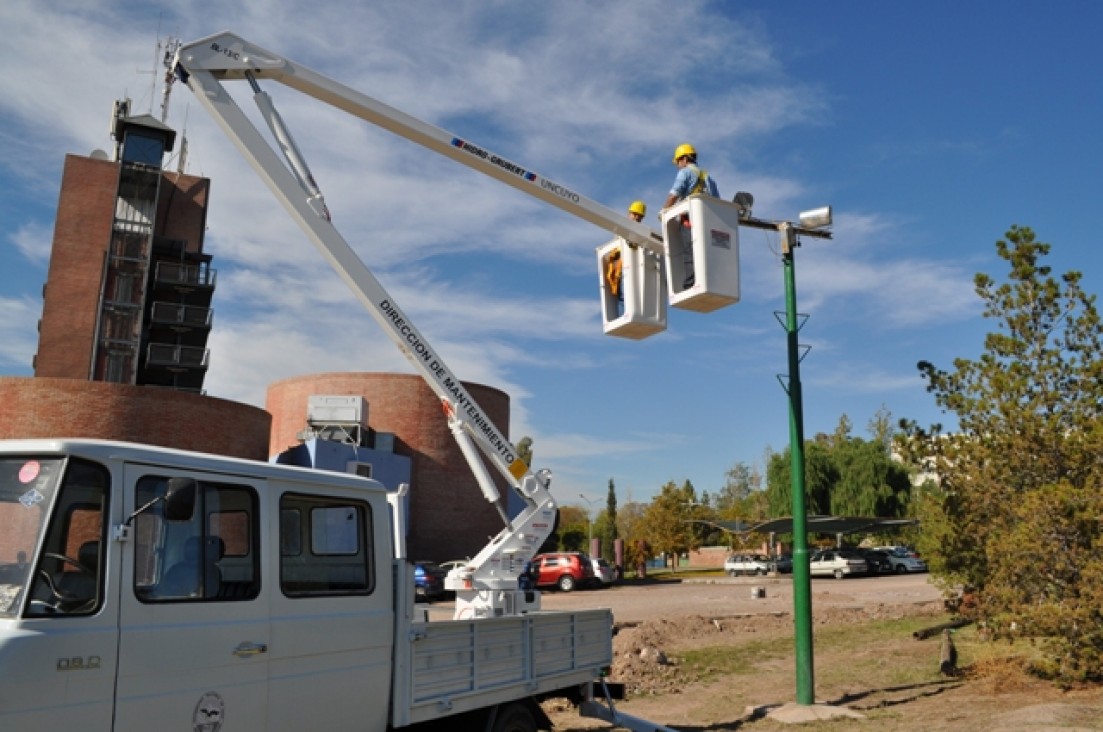 imagen Nuevo hidroelevador para concretar trabajos en altura 