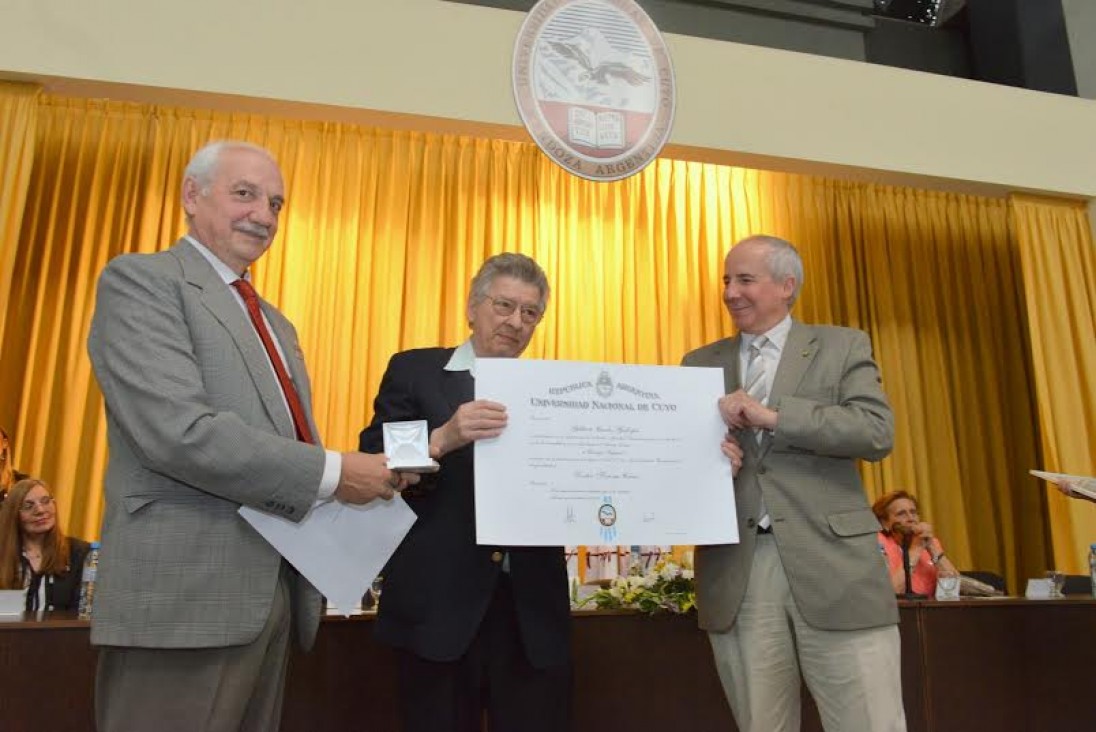 imagen Gilberto Gallopín y Hugo Scolnik, nuevos Honoris Causa de la UNCuyo