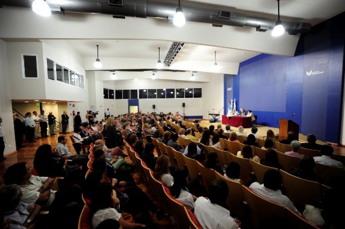 imagen Capacitan gratis a nutricionistas en el Hospital Universitario