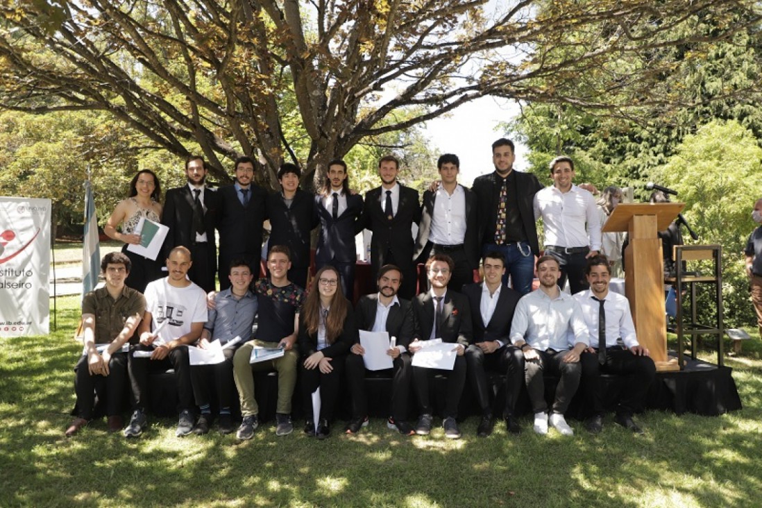 imagen El Balseiro celebró a sus nuevos egresados y egresadas de carreras de física e ingeniería 