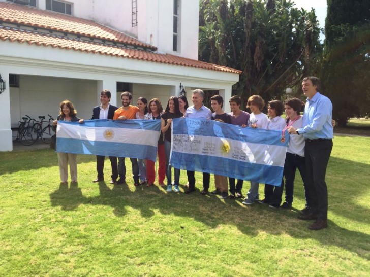 imagen Macri recibió a delegación argentina que compitió en Mundial de Ciencias