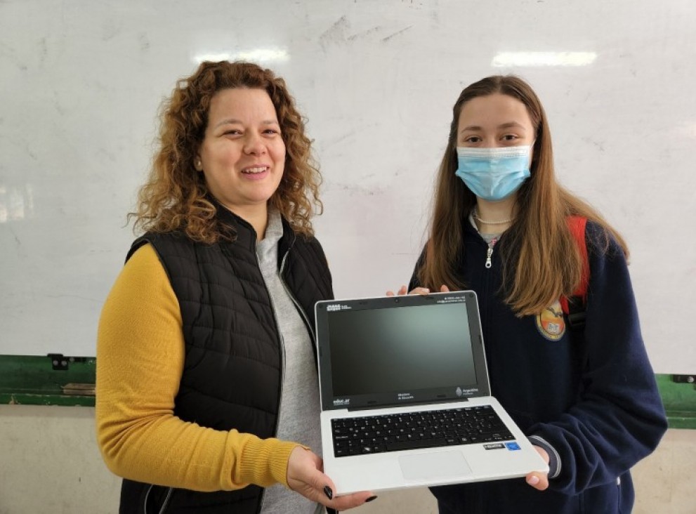 imagen Entregan netbooks en las escuelas secundarias de la UNCUYO