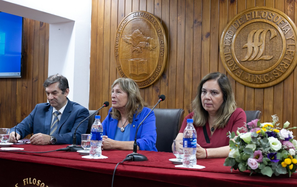 imagen En el inicio de clases, Filosofía y Letras reafirmó la vocación de la Universidad por el conocimiento 