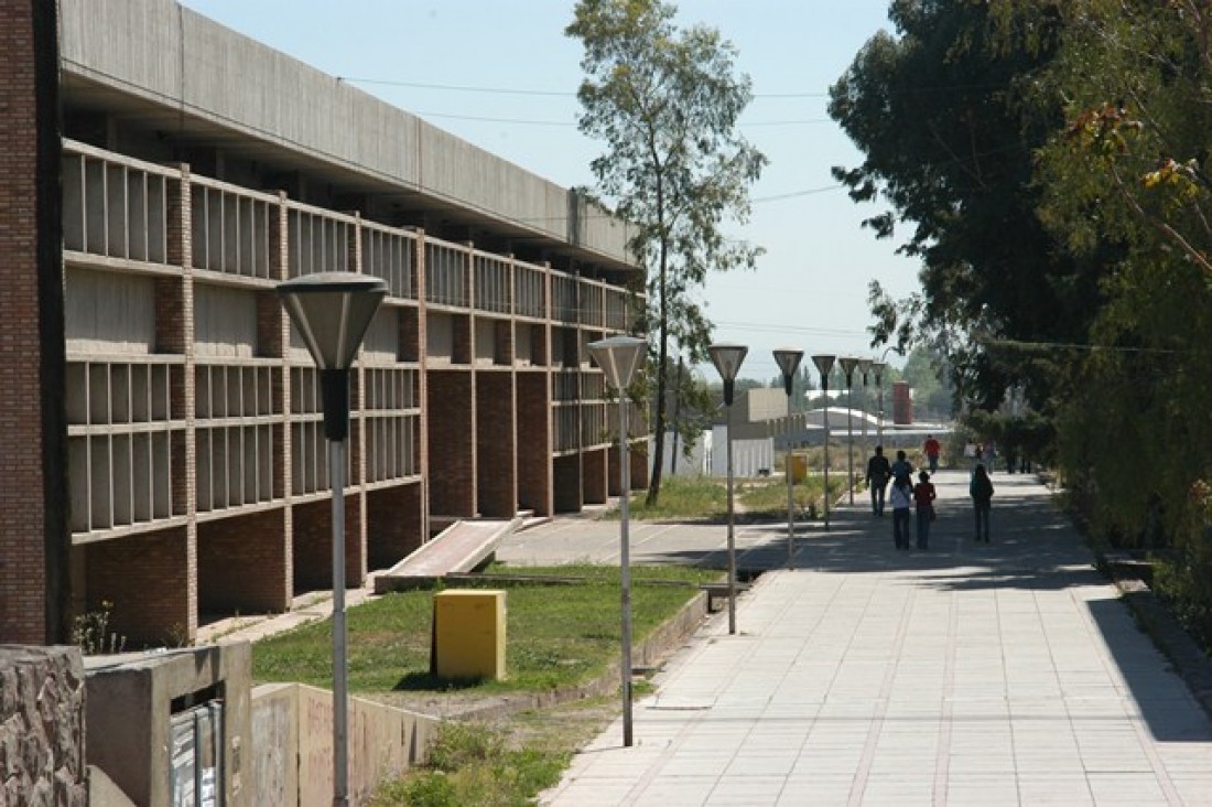 imagen Ingeniería concursa 6 cargos efectivos de Jefe de Trabajos Prácticos