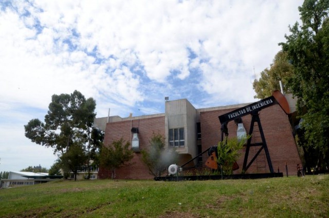 imagen  Instituto de Petróleo y Gas y Pluspetrol contribuyen con la Biblioteca de Ingeniería  