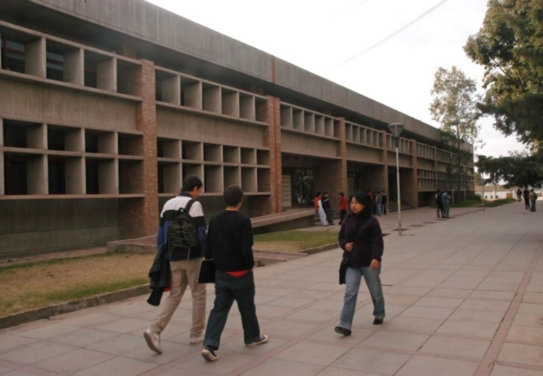 imagen Premio estímulo para que estudiantes avanzados de Ingeniería se reciban