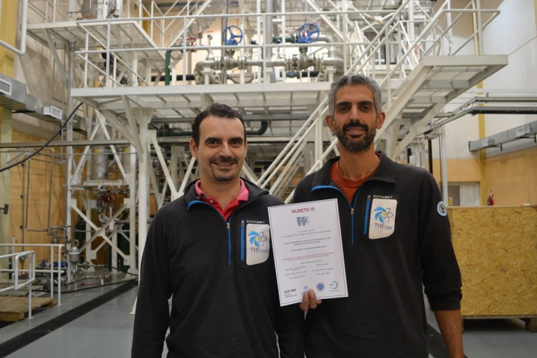 imagen "Premio al Mejor Artículo" para tres docentes del Balseiro