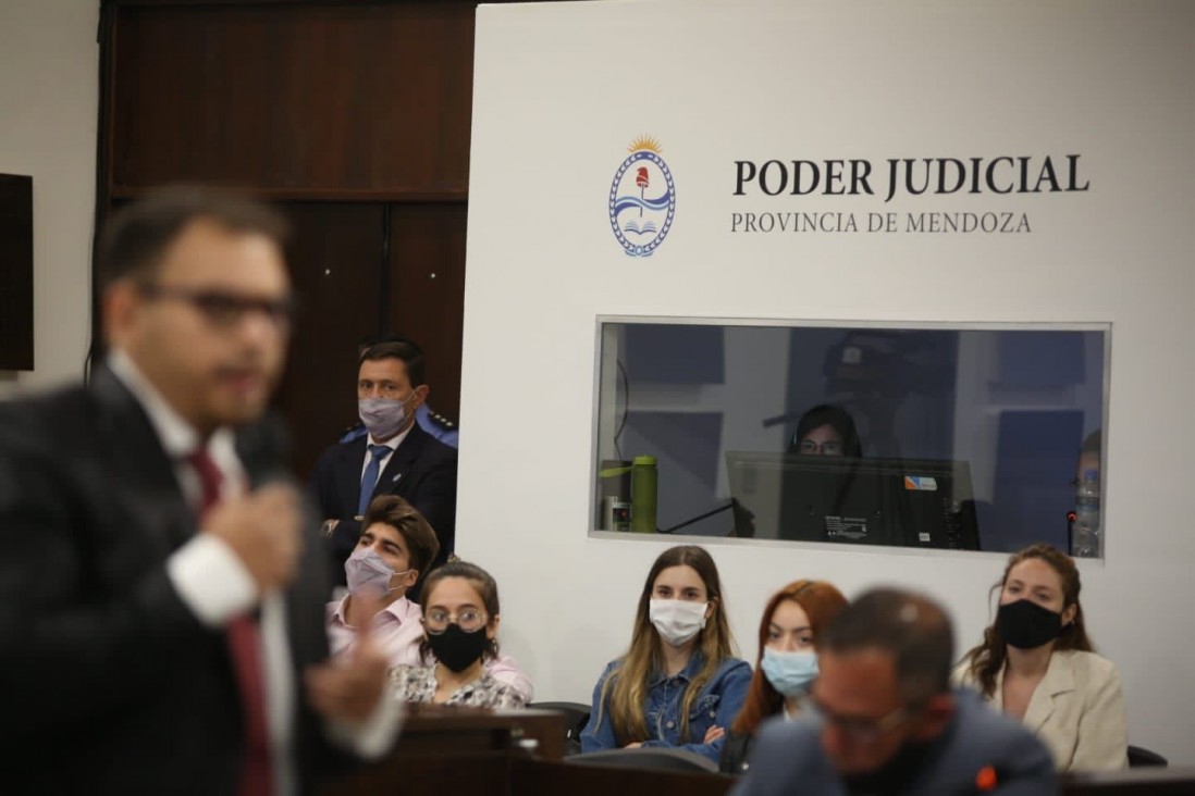 imagen Caso Gil Pereg: la UNCUYO realiza la traducción del juicio para el mundo