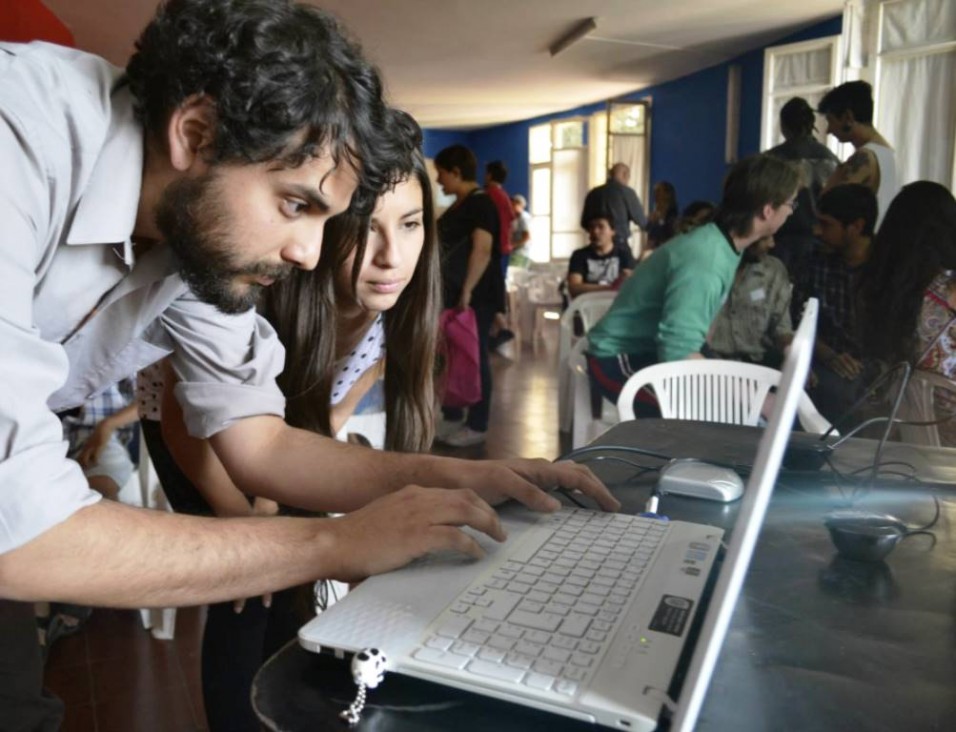 imagen Concurso de afiches para los proyectos Mauricio López