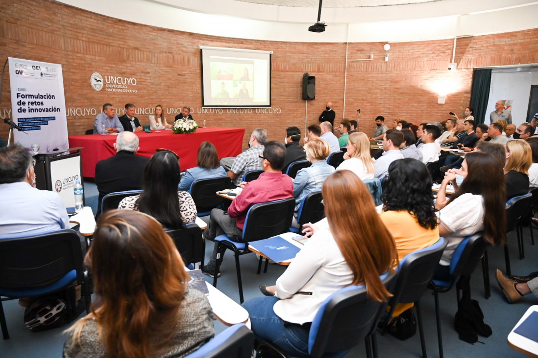 imagen Empresarios y docentes emprenden el reto de innovar  y generar soluciones 