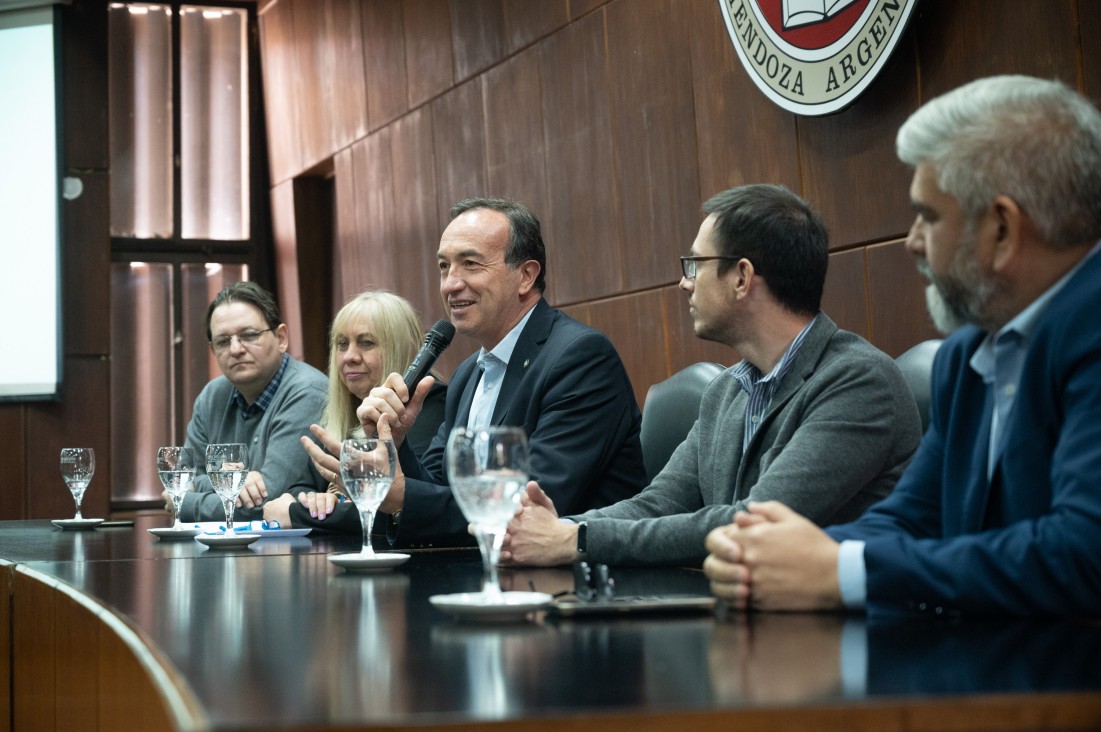 imagen Referentes de las bibliotecas argentinas se reúnen en la UNCUYO