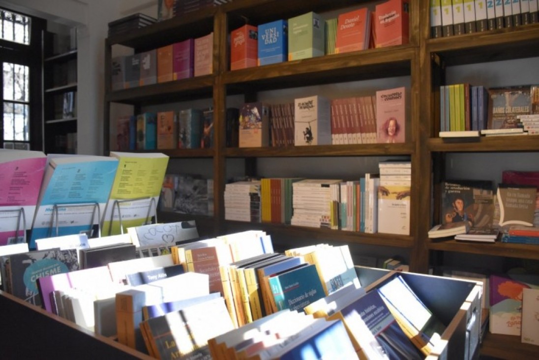 imagen Suelta de libros en el Campus