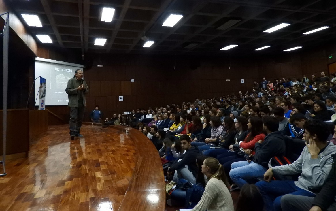 imagen Referente peruano en arquitectura disertó en la UNCuyo