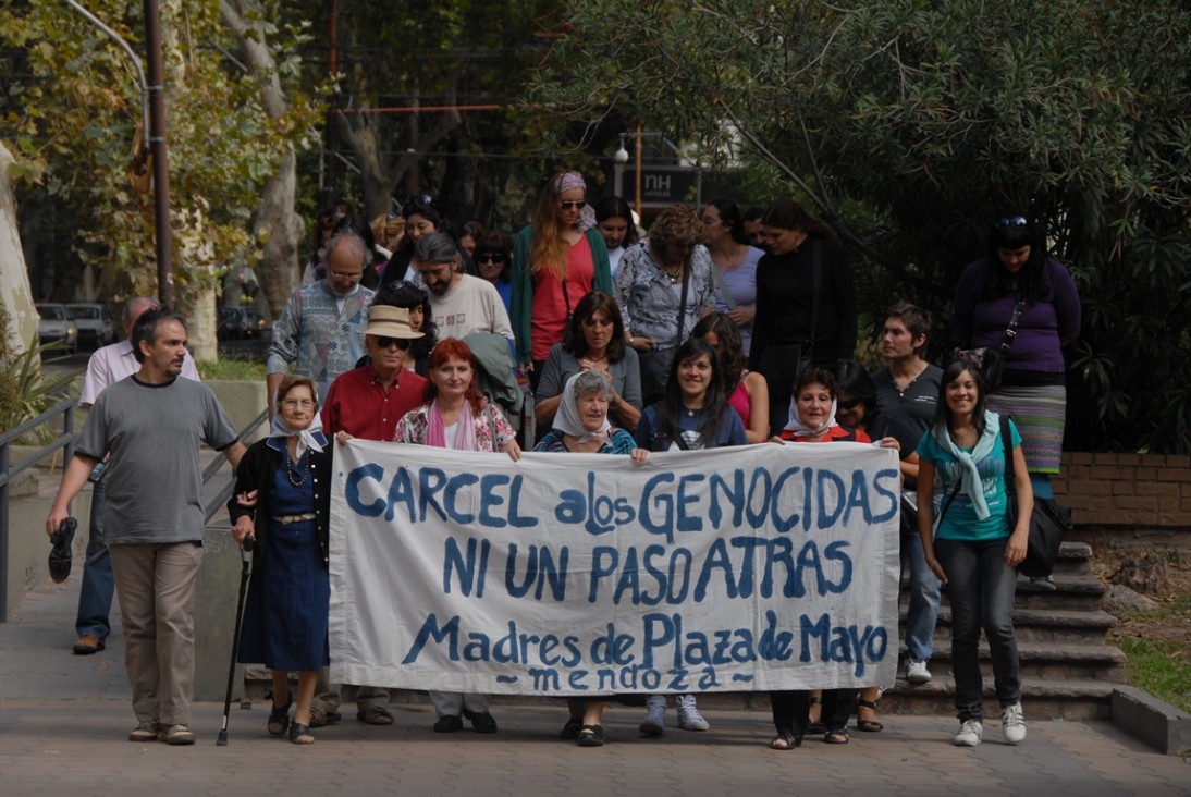 imagen Distinguirán a Madres de Plaza de Mayo de Mendoza