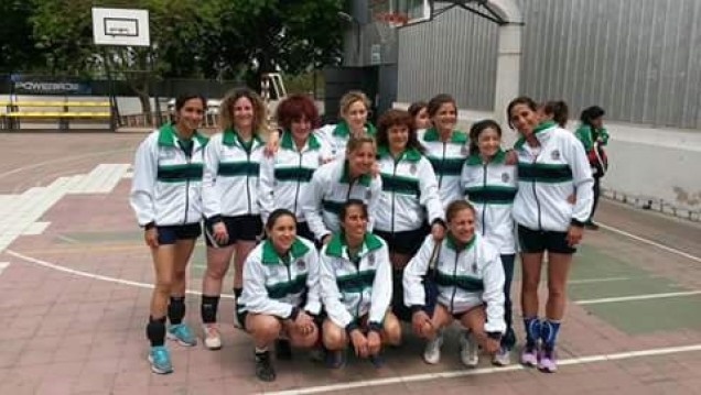 imagen Equipo de mamis de la UNCUYO competirá en balonmano en Brasil 