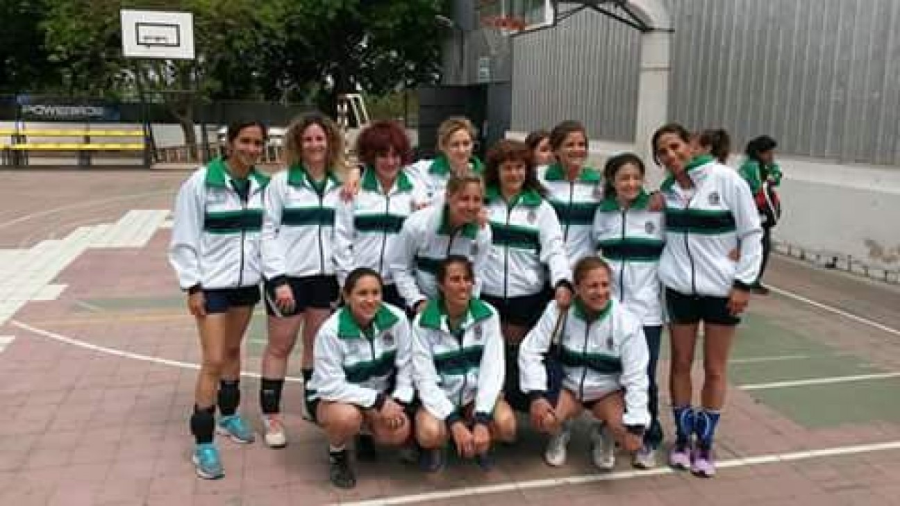 imagen Equipo de mamis de la UNCUYO competirá en balonmano en Brasil 