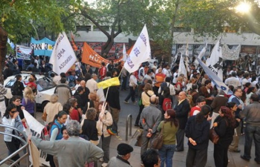 imagen Multitudinaria marcha en apoyo de la Ley de Servicios de Comunicación Audiovisual