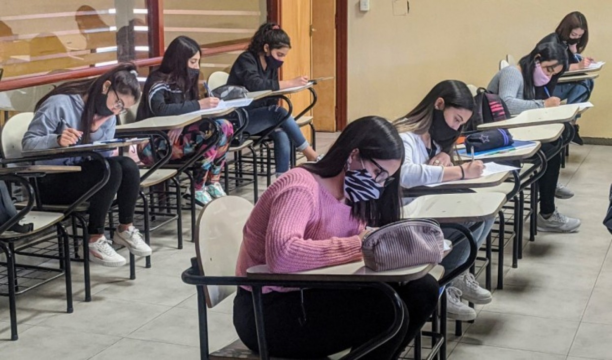 imagen #PresencialidadUNCUYO: testimonios y expectativas de quienes ya concurren a la Facultad de Educación para rendir exámenes