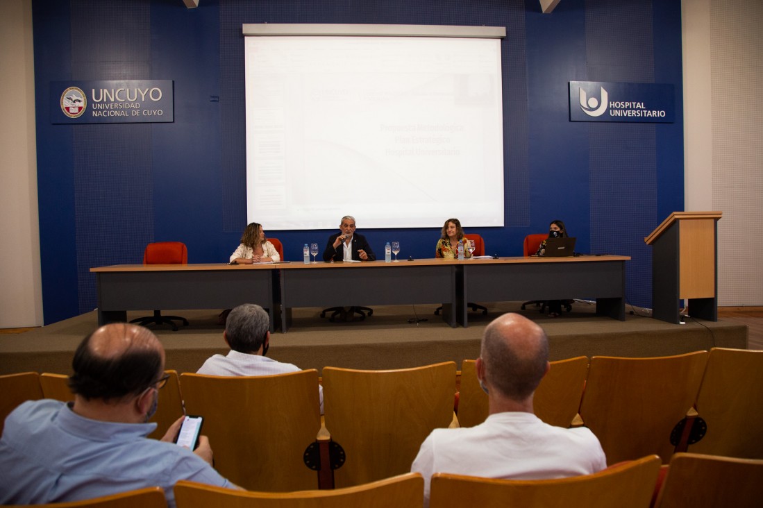 imagen Dialogaron sobre los desafíos de la pospandemia en el ámbito de la salud