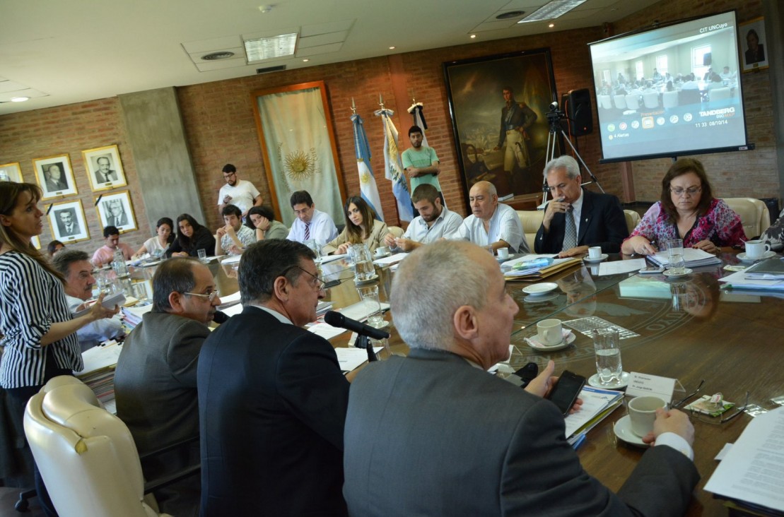 imagen Conectaron por videoconferencia la reunión de Consejo con Balseiro y Aplicadas a la Industria