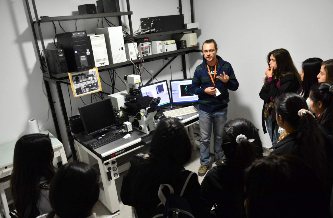 imagen Jóvenes recorrerán laboratorios y aprenderán de ciencia