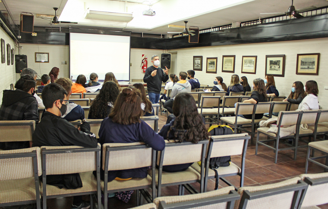 imagen Emprende U en las escuelas: 150 alumnos avanzan en el desarrollo de ideas innovadoras y sostenibles