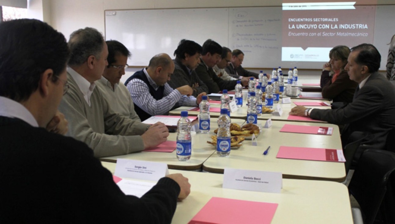 imagen Realizaron desayuno con sectores vitivinícolas y metalmecánicos del Sur