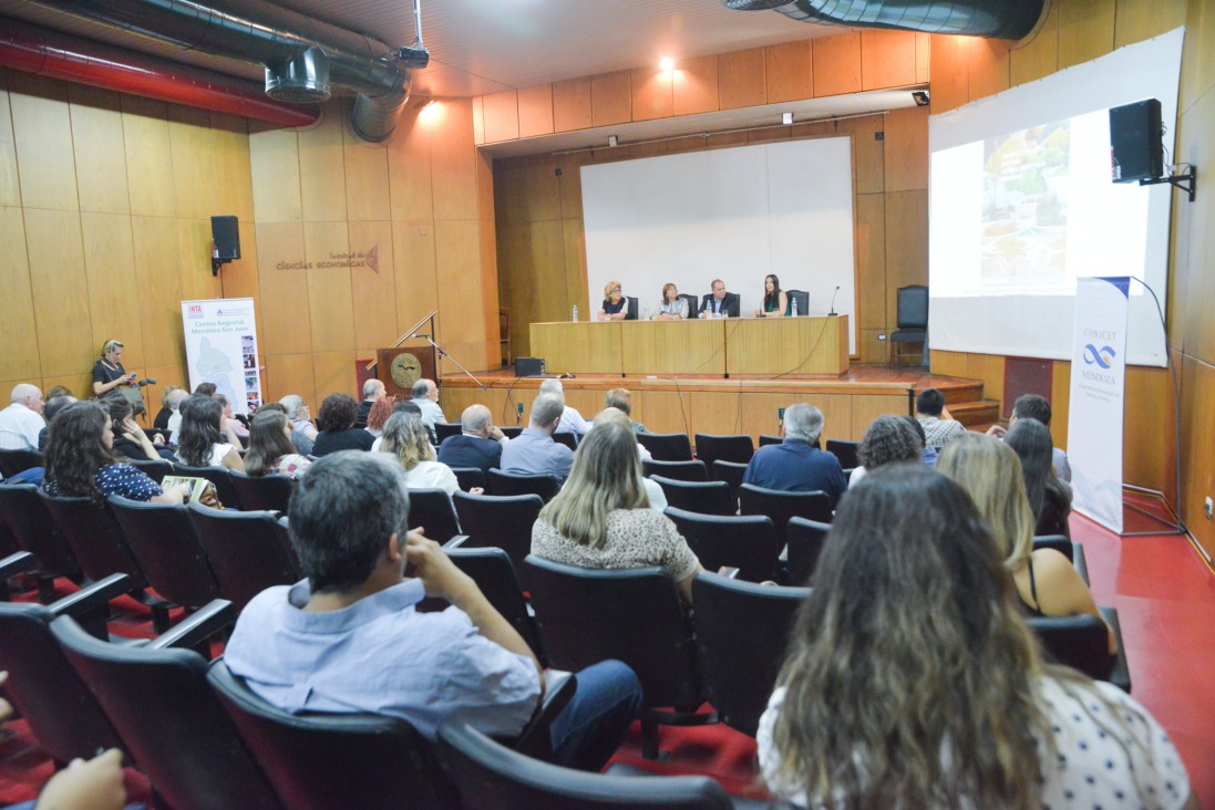 imagen Discutieron el desarrollo y la sustentabilidad del sistema agroalimentario