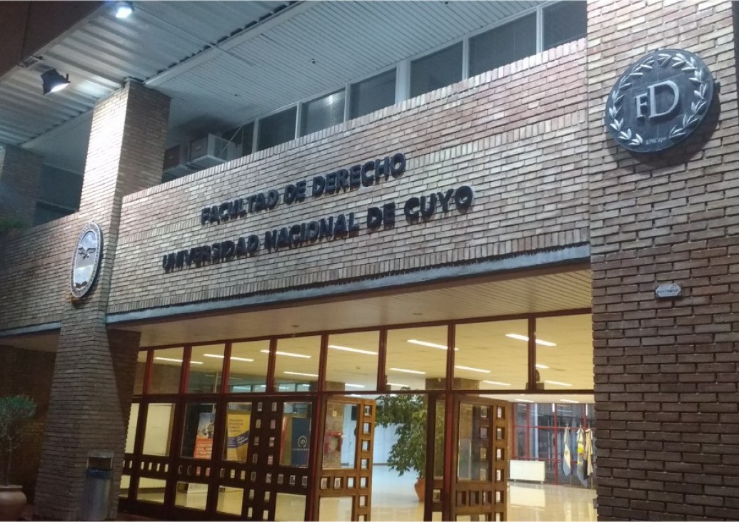 imagen Tiene nueva fachada la facultad de Derecho