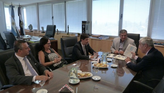 imagen El Embajador de Chile en Argentina se reunió con el Rector