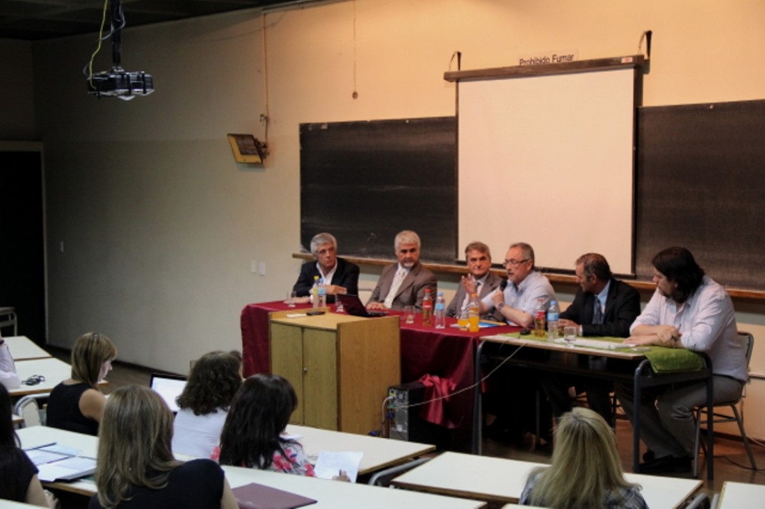 imagen Debatieron sobre salud en la Facultad de Ciencias Económicas