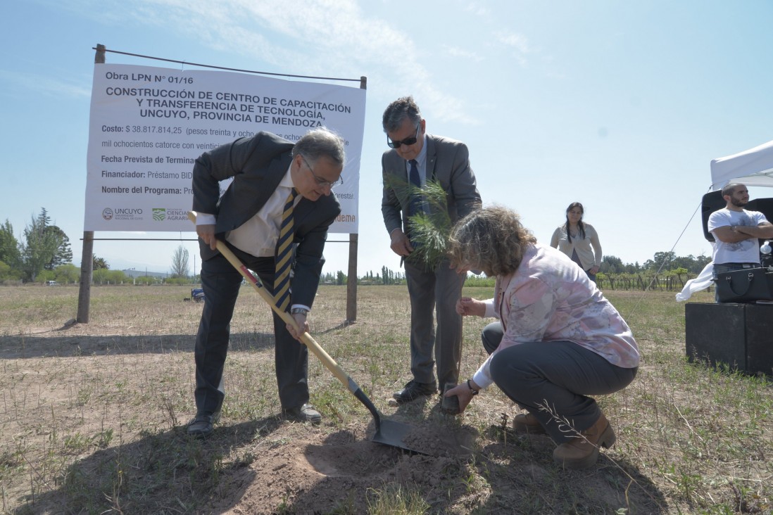 imagen Empiezan a construir el Parque Tecnológico de la Madera en la UNCuyo