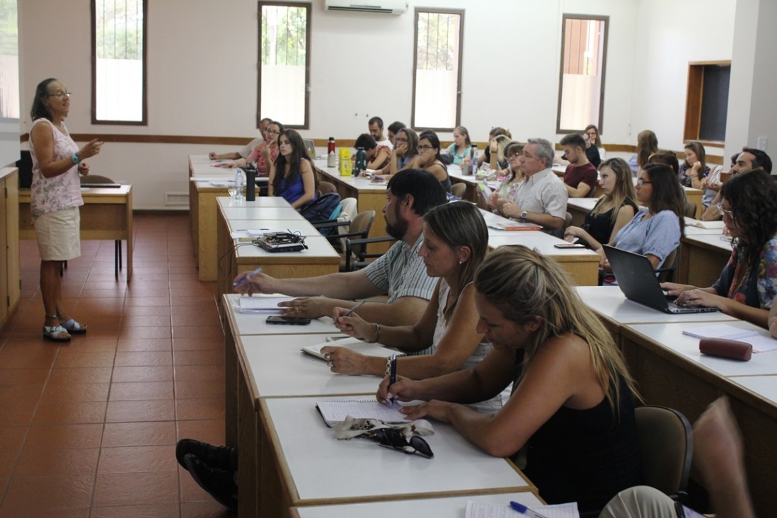 imagen Pusieron la lupa en la evaluación de prácticas sociales educativas