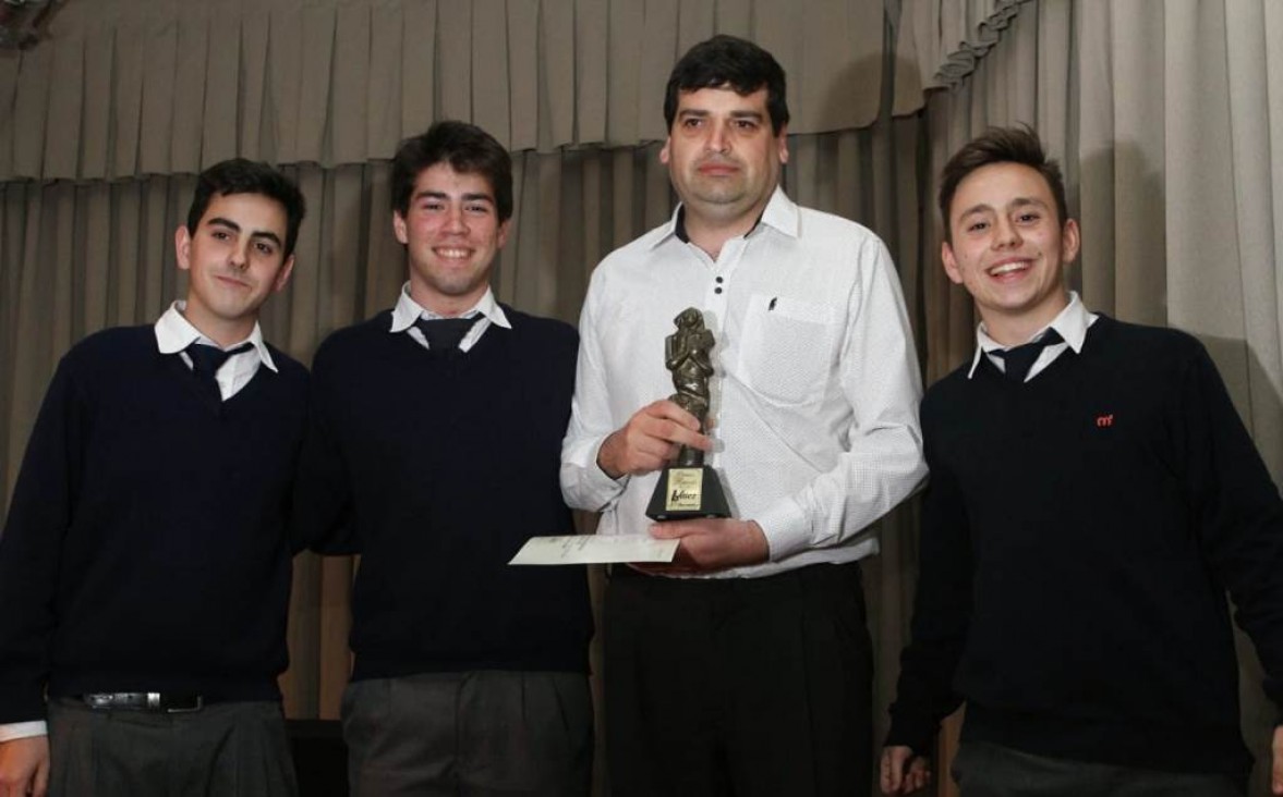 imagen Premio raíces para estudiantes de la Escuela de Agricultura