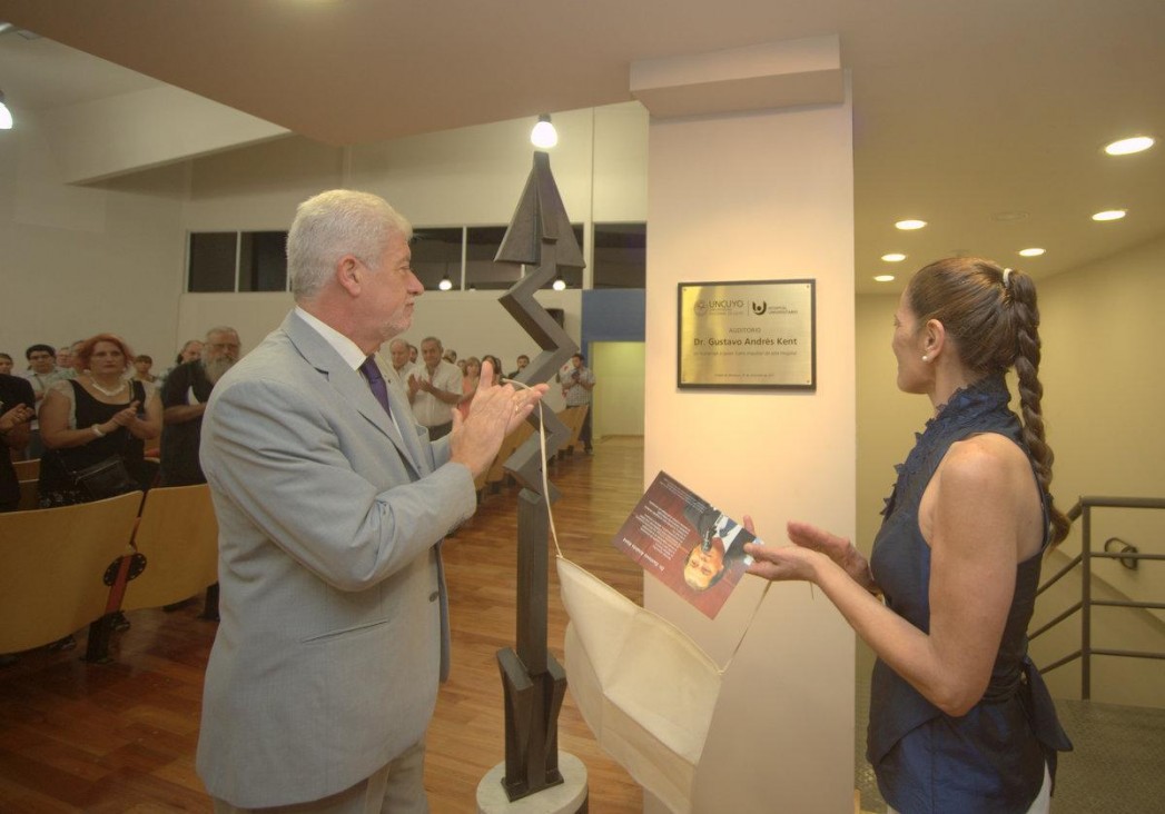 imagen Hospital Universitario celebró aniversario y bautizó "Gustavo Kent" su auditorio