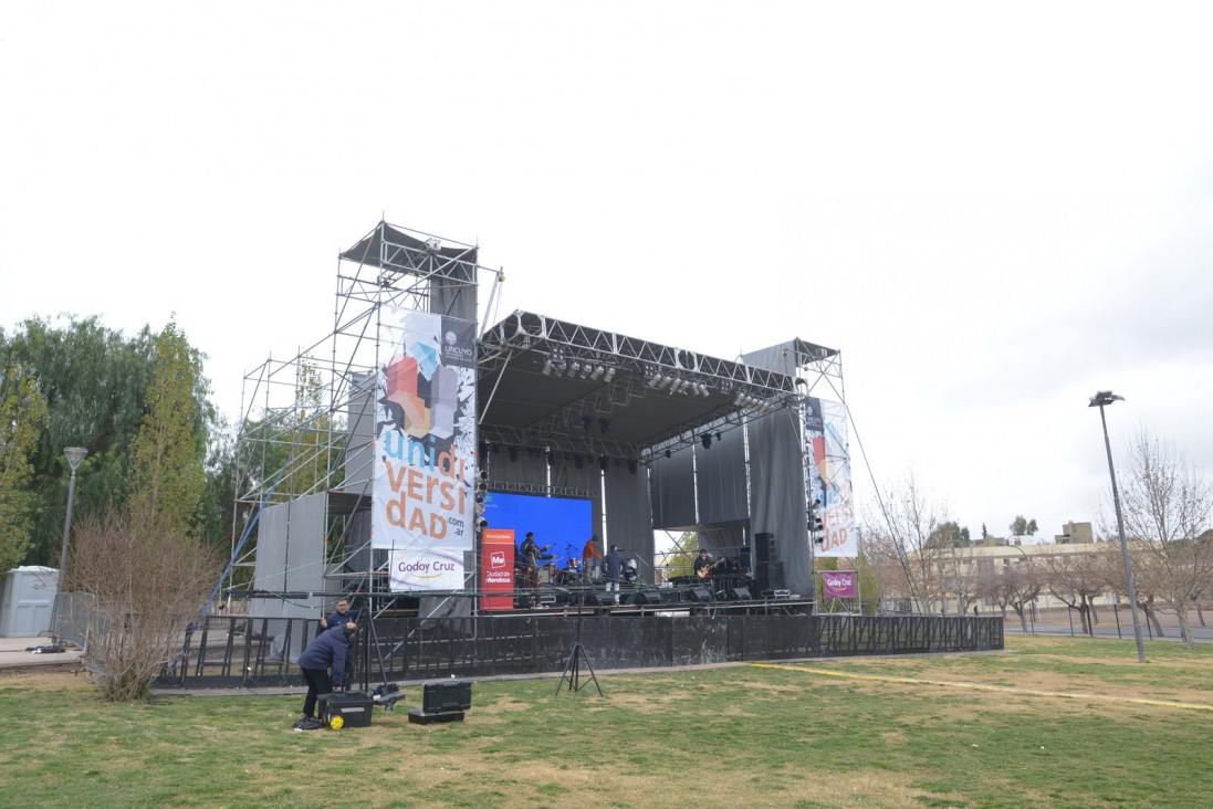 imagen UNCuyo y Ciudad de Mendoza bajaron a Cordera de un recital programado