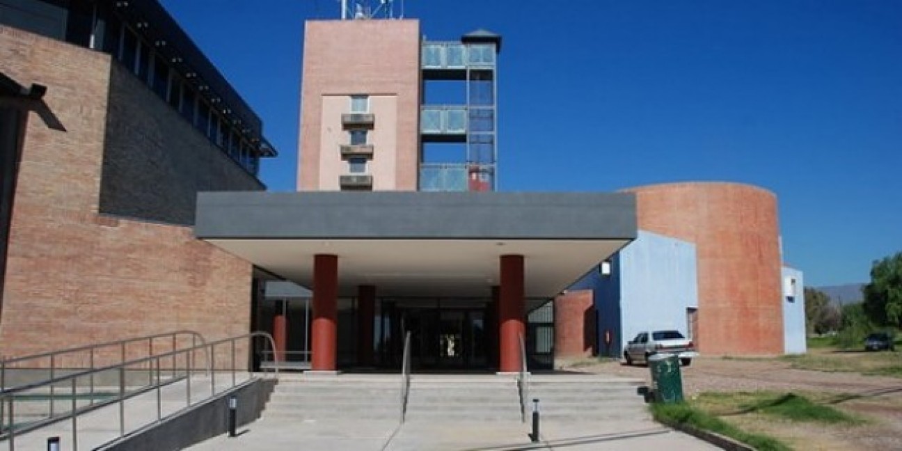 imagen Situación en facultades y colegios de la UNCuyo por el viento Zonda