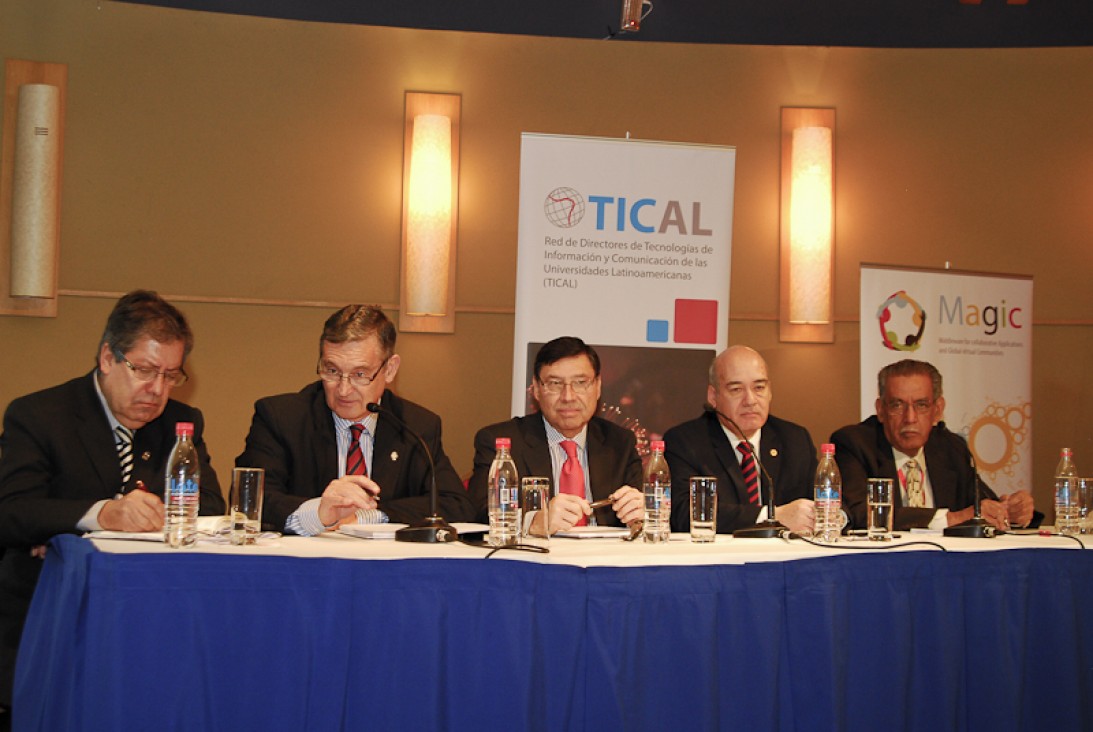 imagen Rector participó de conferencia internacional de tecnología académica